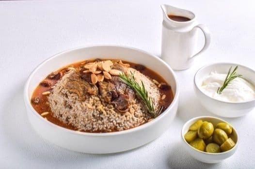 خروف محشي مع الأرز