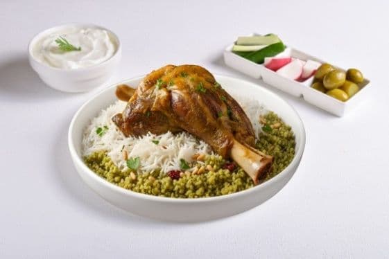 موزة لحم مع فريكة و أرز