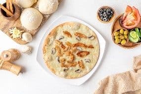منقوشة دجاج مع الجبنة و الفطر
