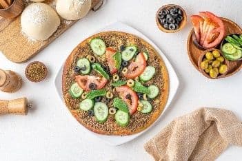 منقوشة زعتر مع خضار
