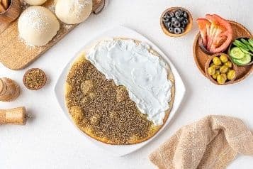 منقوشة لبنة مع زعتر